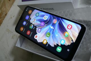 Telemóvel completo na caixa com capa