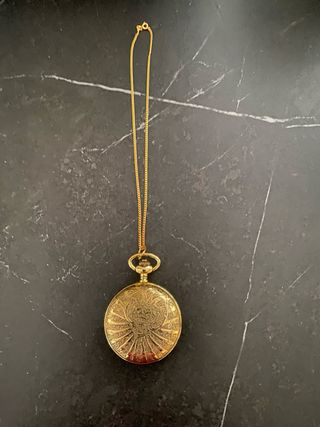 Reloj de bolsillo antiguo dorado