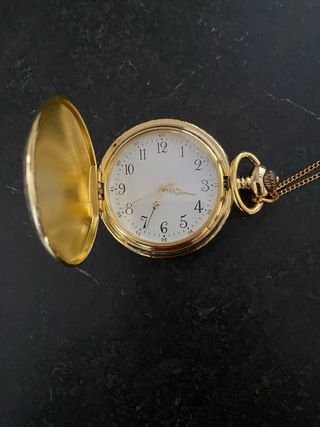 Reloj de bolsillo antiguo dorado