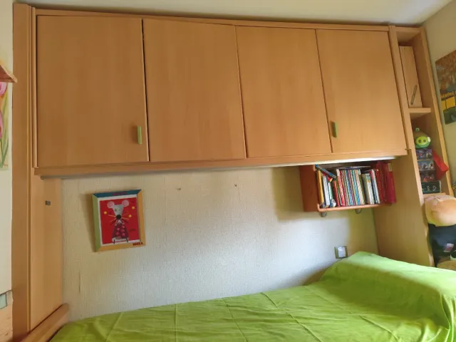 Dormitorio juvenil. Composición puente/Armario.