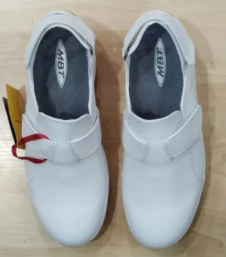 Zuecos MBT Mujer modelo Flua Fisiológicos Blancos