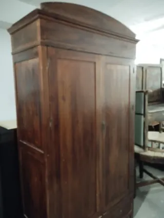 Armario antiguo de madera