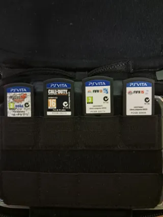 PS Vita PCH-1004 + Custodia + 4 Giochi + custodia