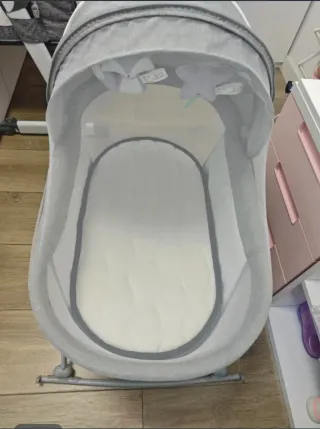 Cuna portátil para bebé de la marca kinderkraft.