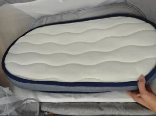 Cuna portátil para bebé de la marca kinderkraft.