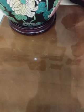 Mesa de TV de metal y cristal