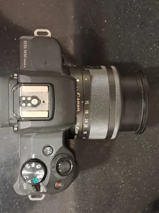 Canon M50 Mark II + 15-45mm + Extras