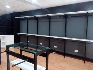 Mobiliario comercial, textil y calzado