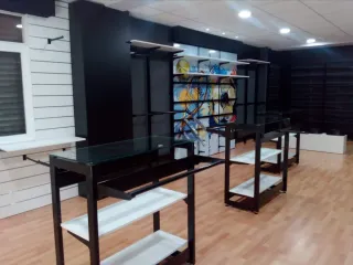 Mobiliario comercial, textil y calzado