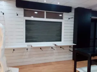 Mobiliario comercial, textil y calzado