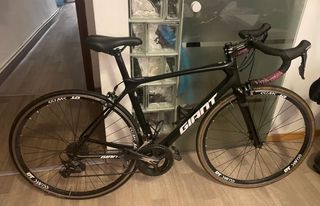 Bicicleta de carretera Giant Negra