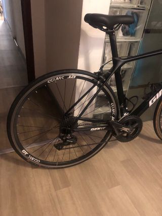 Bicicleta de carretera Giant Negra