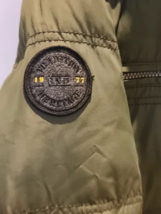 Parka marca CAMEL ACTIVE.