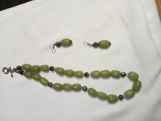 Conjunto de collar y pendientes