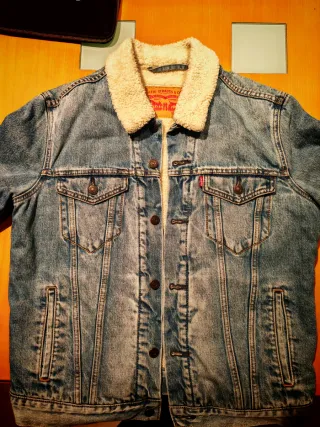 Cazadora vaquera Levi's con borrego