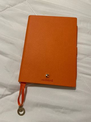 Agenda arancione Cacharel con portapenne