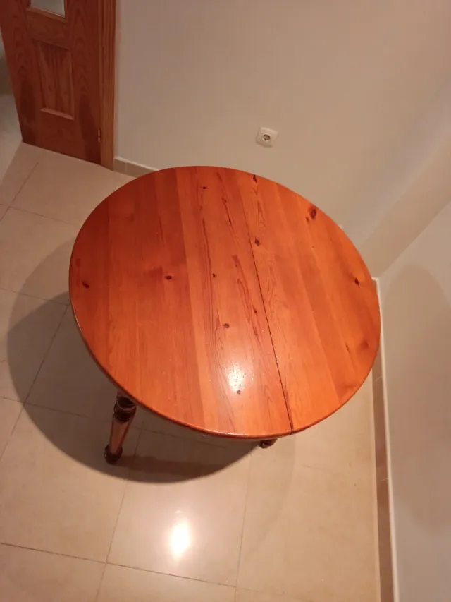Mesa redonda de madera 90x75cm