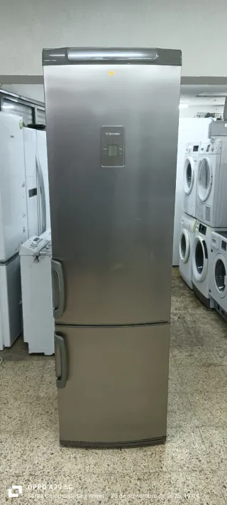 NEVERA COMBI ELECTROLUX NO FROST ENERGÍA A+