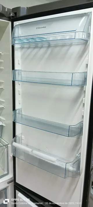 NEVERA COMBI ELECTROLUX NO FROST ENERGÍA A+