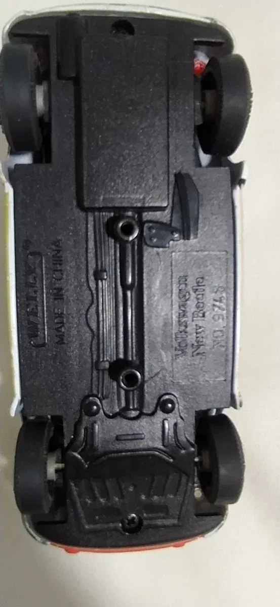 Macchina giocattolo decorata Volkswagen