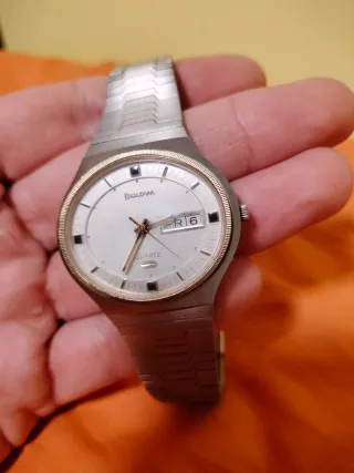 Reloj Bulova Cuarzo Dorado y Plateado