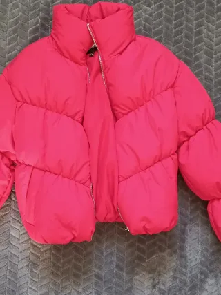 Cazadora acolchada roja cropped