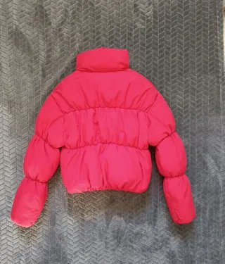 Cazadora acolchada roja cropped