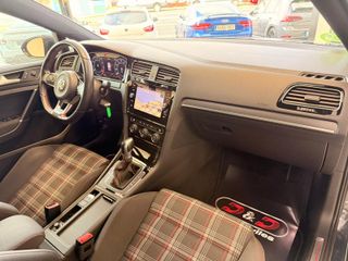 Volkswagen Golf GTI Perf. Nacional