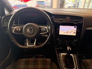 Volkswagen Golf GTI Perf. Nacional