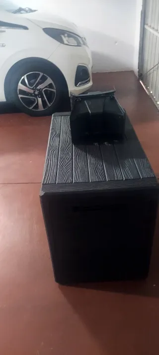 Arcón de resina negro