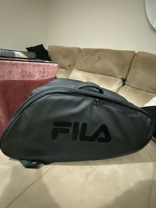Pala de pádel Adidas y bolsa Fila
