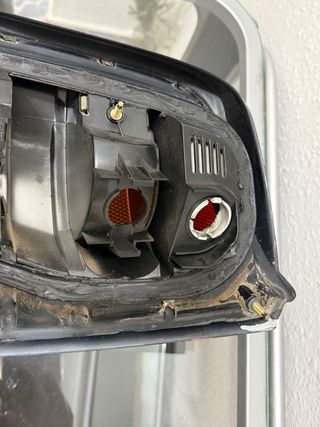 Piloto trasero coche Nissan micra k11