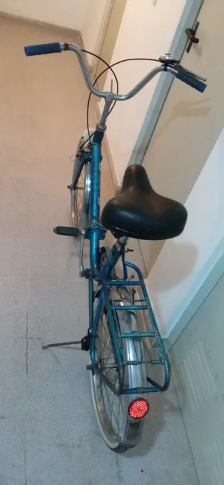 Bicicleta azul plegable