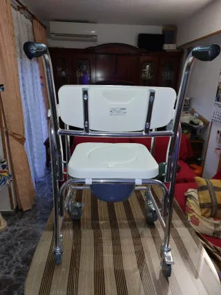 Silla de ruedas nueva par ancianos con inodoro