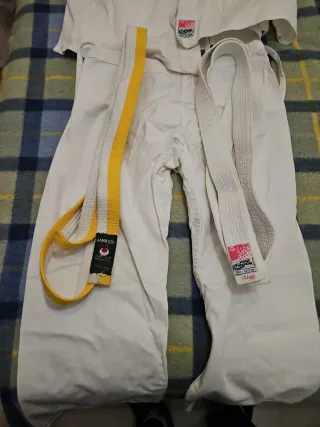 Kimono Karate Blanco mas 2 cinturones