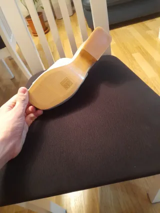 Sandalias de plataforma beige anchas