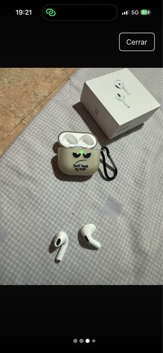 Airpods Apple 4 Beige y Blanco