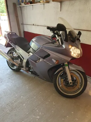 Moto Yamaha FJR