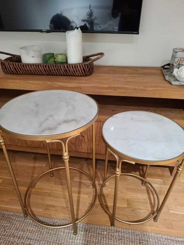 Jogo de mesas de mármore e metal dourado