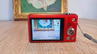 Cámara Digital Casio Exilim EX-ZS100 14MP Roja