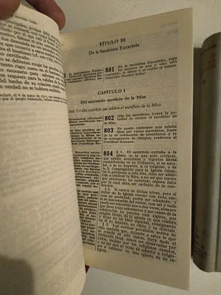 Comentarios al código de derecho canónico