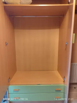 Armario juvenil madera y verde