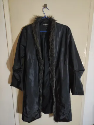 Chaqueta negra con pelo Talla M