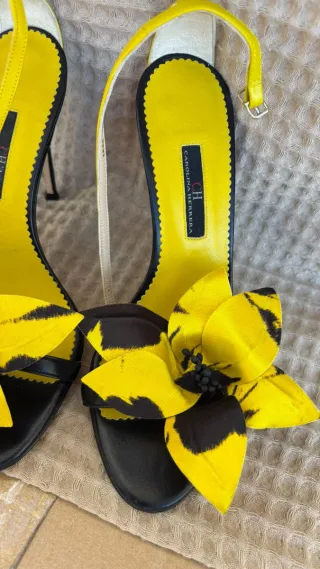 Tacones Carolina Herrera Flor Amarilla