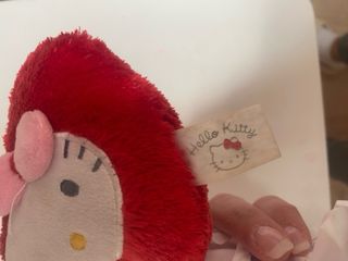 Peluche Hello Kitty a forma di cuore rosso