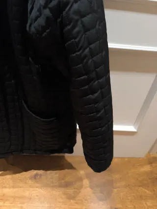 Chaquetón negro acolchado