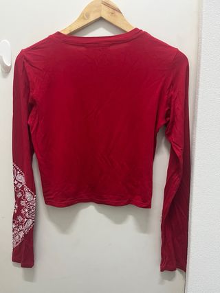 Top rojo manga larga TITANIUM