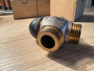 Válvula Sauter 3 vías DN15