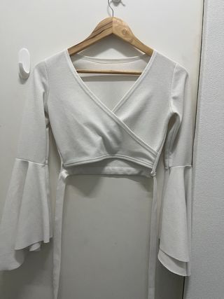 Blusa blanca manga acampanada