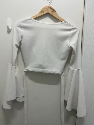 Blusa blanca manga acampanada